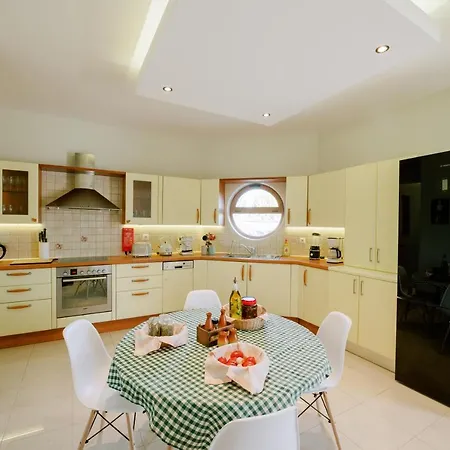 Infinity Premium Private Pool 3 Bedrooms 5 Bathrooms 2 Kitchens *