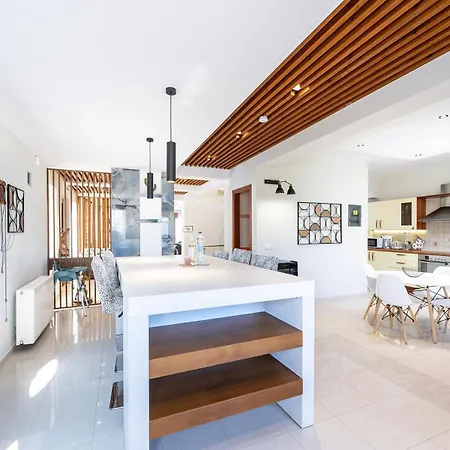 Infinity Premium Private Pool 3 Bedrooms 5 Bathrooms 2 Kitchens Villa Cós